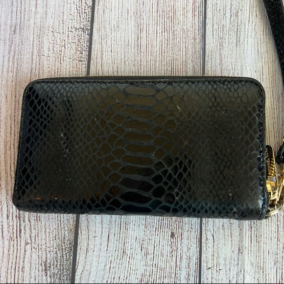 Michael Kors Black Glossy Python Embossed Leather Jet Set Zip Around Wallet - Picture 5 of 6